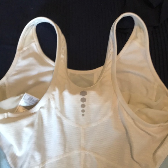 Nike drifit tank - Picture 3 of 4